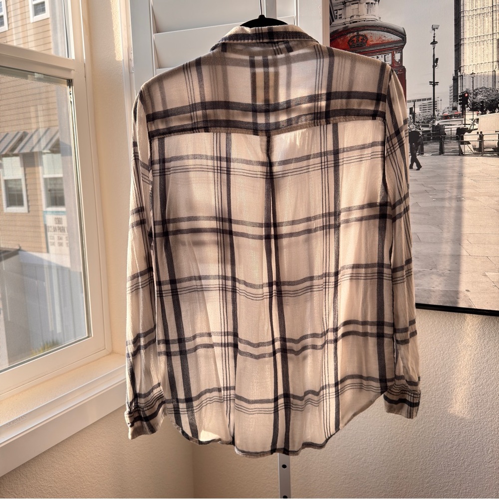 American Eagle. Women's Classic Plaid Button Down Shirt - Picture 6 of 7